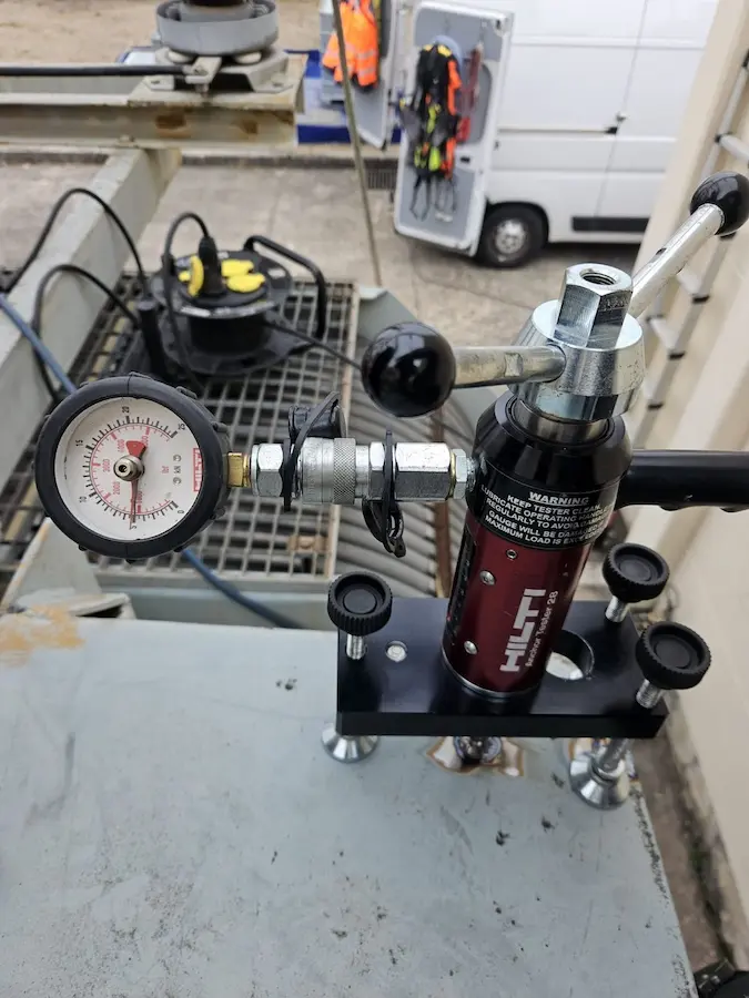Essai de pression hydraulique sur transformateur HTB avec pompe Hilti