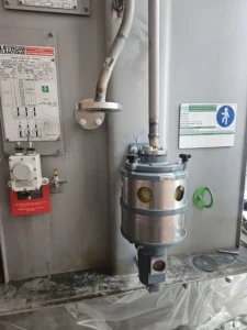 Prestations de tuyauterie et soudure, ainsi que d'assujettissement par la sarl HTB Height Technician in Building, sur un transformateur électrique haute tension