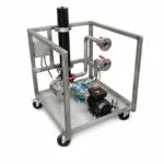 Réalisation de diverses brides dans le cadre d'une prestation de tuyauterie industrielle. De l'étude à la conception, Height Technician in Building est compétente pour répondre à vos besoins de tuyauterie et chaudronnerie. La pièce est installée sur un chariot, et reliée à une pompe.