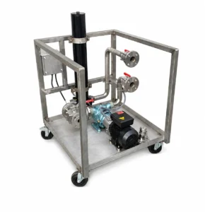Réalisation de diverses brides dans le cadre d'une prestation de tuyauterie industrielle. De l'étude à la conception, Height Technician in Building est compétente pour répondre à vos besoins de tuyauterie et chaudronnerie. La pièce est installée sur un chariot, et reliée à une pompe.